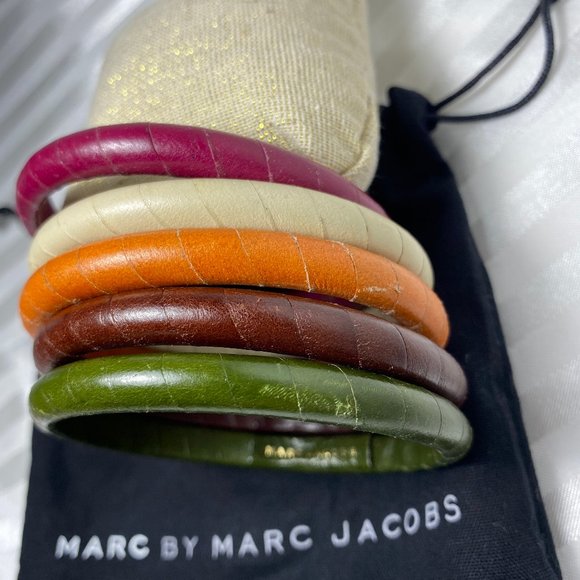 Marc Jacobs Leather 5pc Bangle Set with Pouch - Picture 5 of 5
